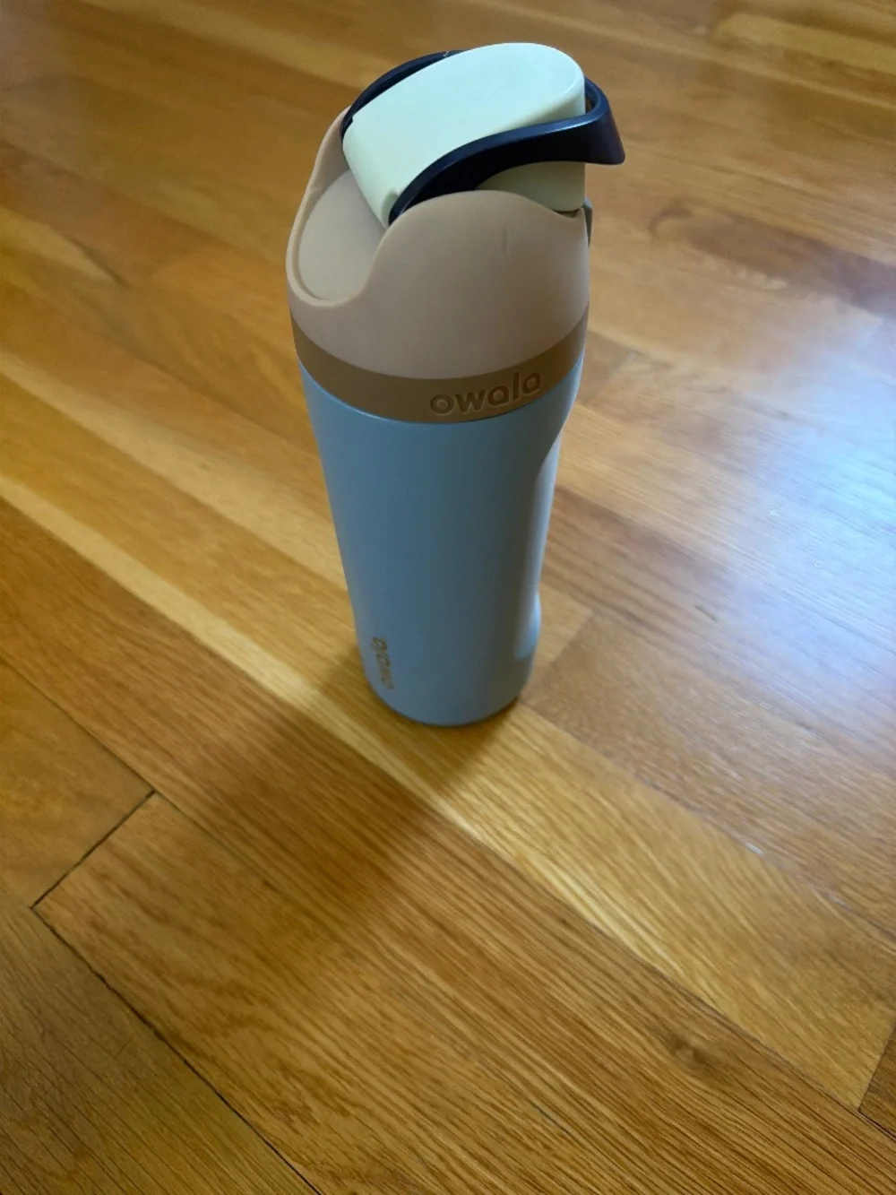 Owala 16 oz free sip water bottle